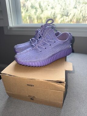 Yeezy Purple Knit Low-Top Sneakers - Women